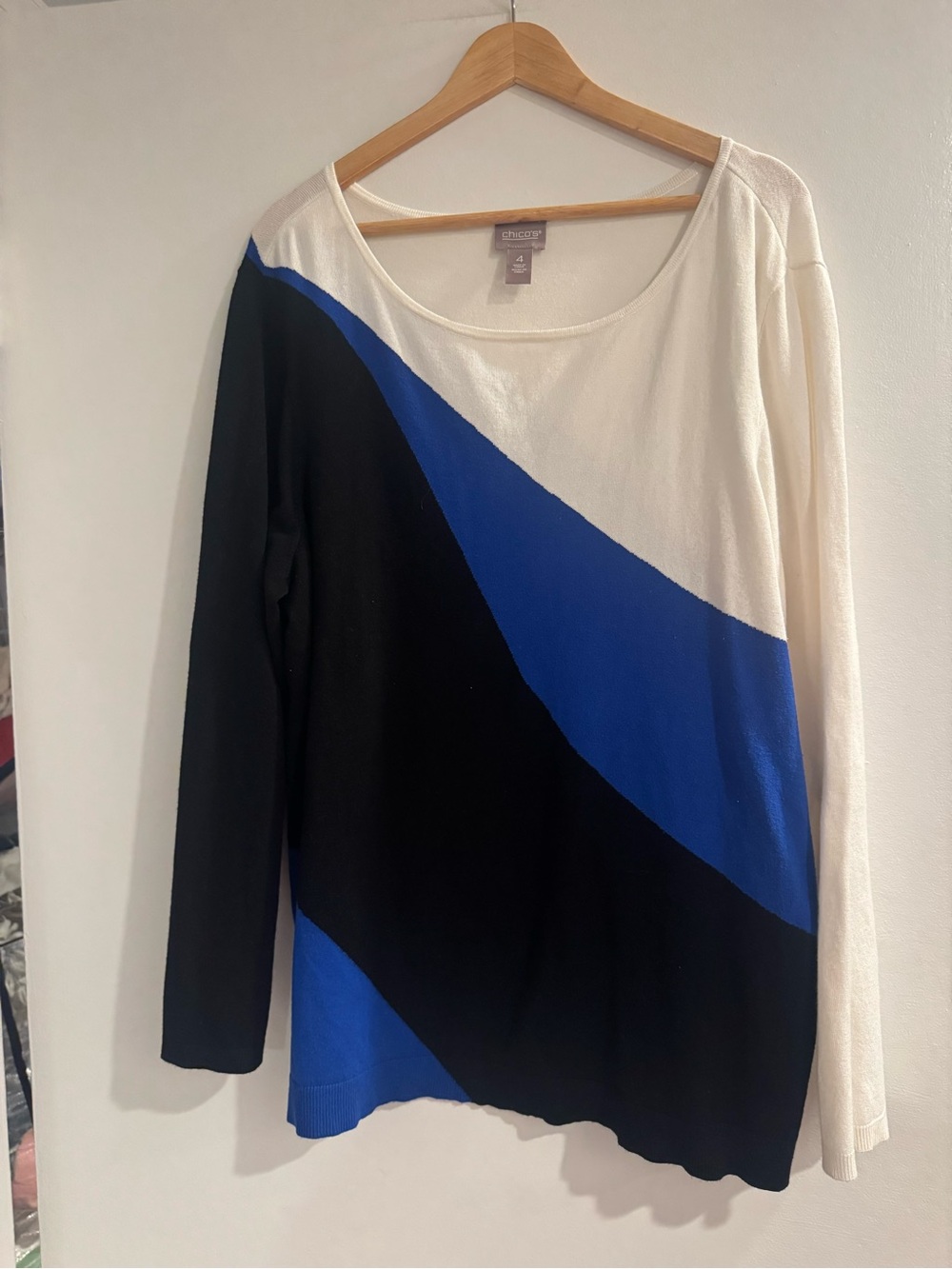 Chico’s Colorblock Sweater Women’s XXL (4) White Black Blue Diagonal Long Sleeve